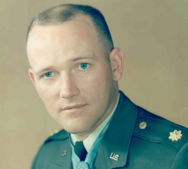 Roger Donlon (1934–2024), first Vietnam War Medal of Honor recipient, vietnam veteran news, mack payne 