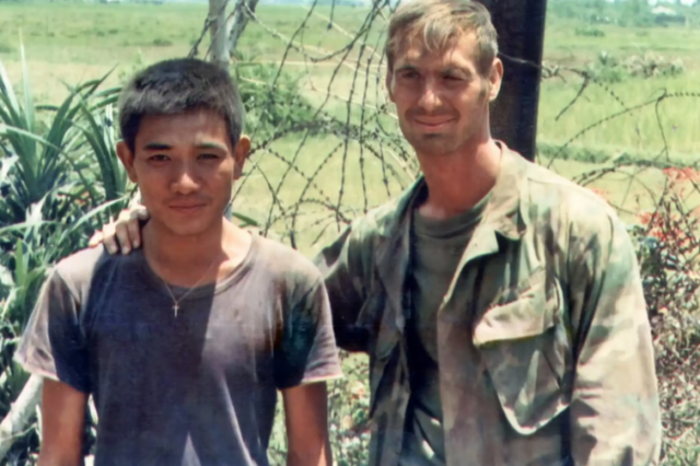 Navy Lt. Thomas Norris poses in Vietnam with Nguyễn Văn Kiệt, vietnam veteran news, mack payne