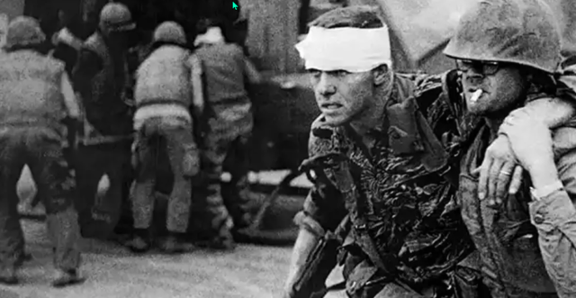 Army 1st Lt. Paul R. Longgrear, the Mobile Strike Force company commander at Lang Vei, is helped to a Marine aid station at Khe Sanh Combat Base, Feb. 7, 1968. (U.S. Army)