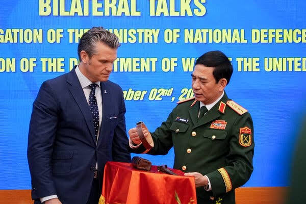 Phan Văn Giang & Pete Hegseth at the ASEAN Defense Ministers’ Meeting-Plus in the Philippines.
